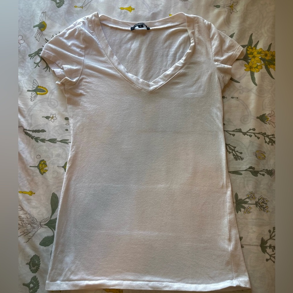 Basic comfy white Tee for everyday wear in Good condition